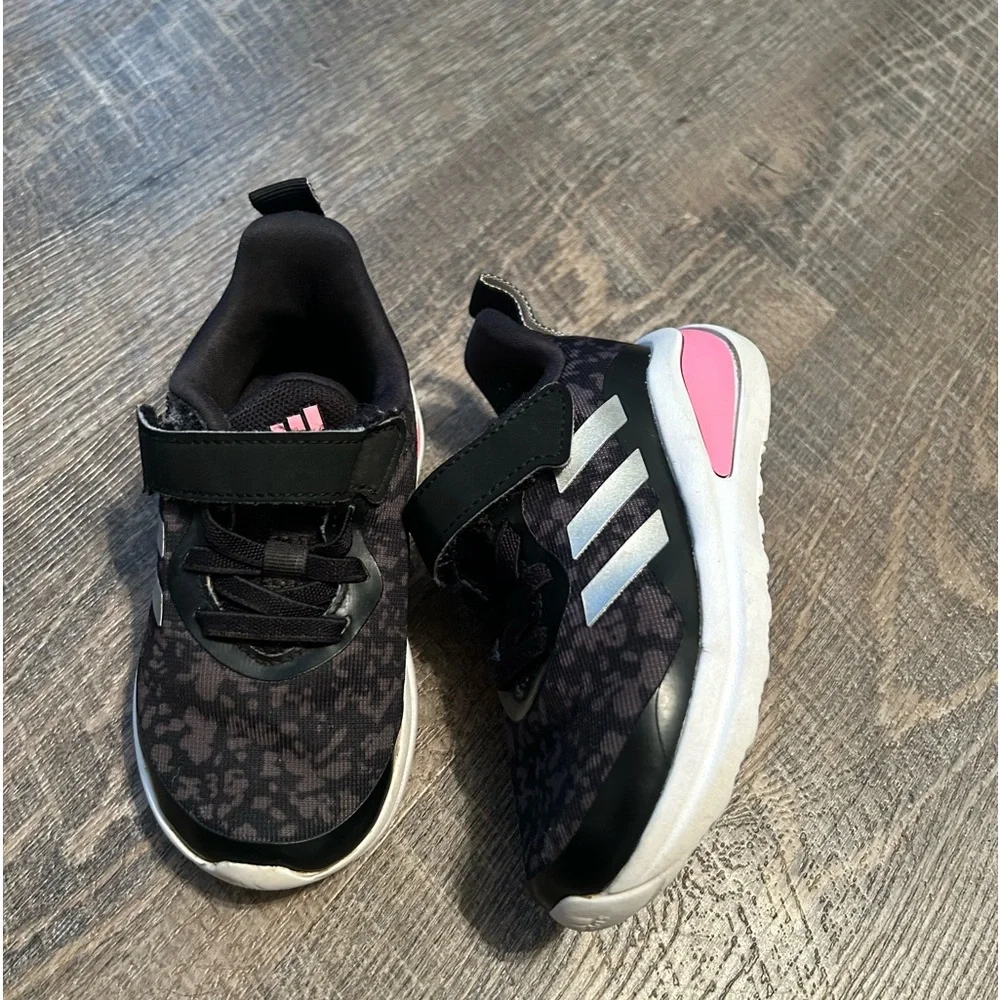 Adidas little girl T-shoes - Picture 1 of 3